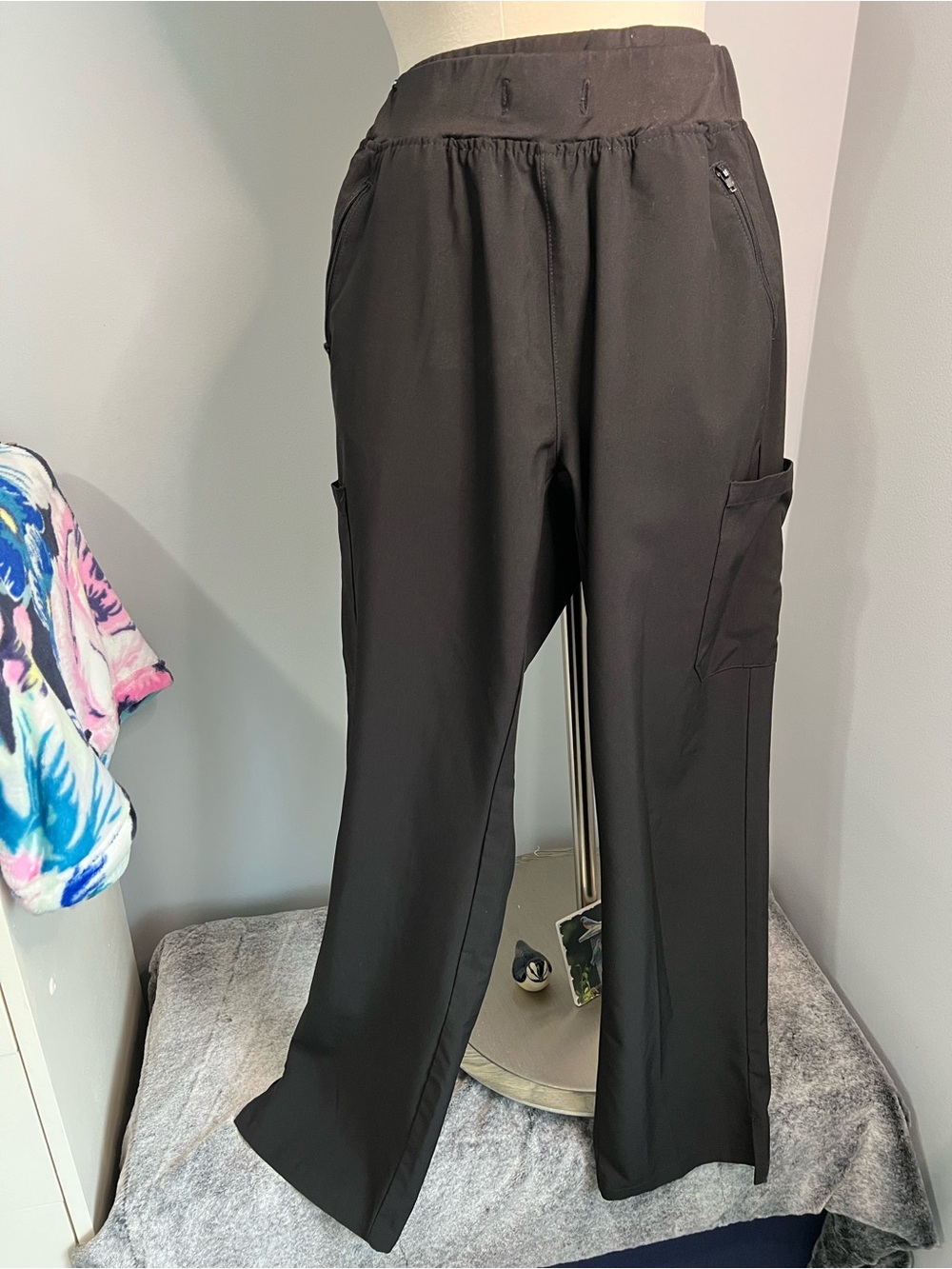 Crush Scrubs Size L Black Cargo Scrub Pants with Elastic Waist and Pockets